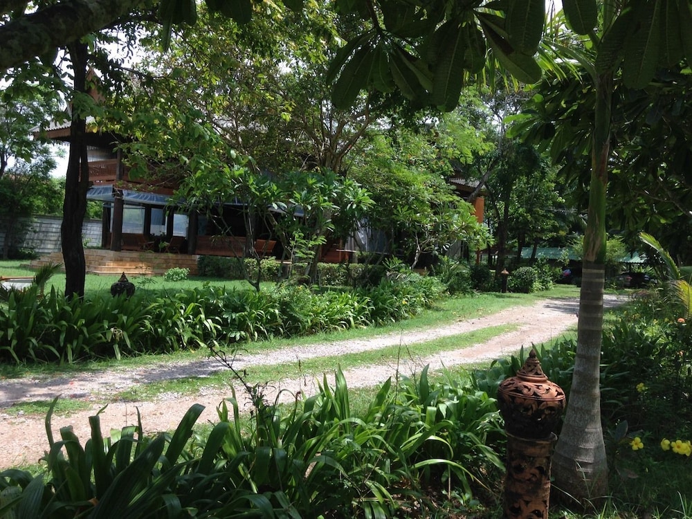 Ruen Thai Rim Haad 41/53