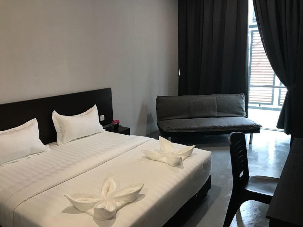 JQ BL Hotel 4/15