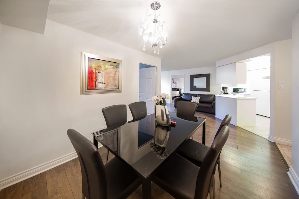 Canada Suites on Bay 40/50