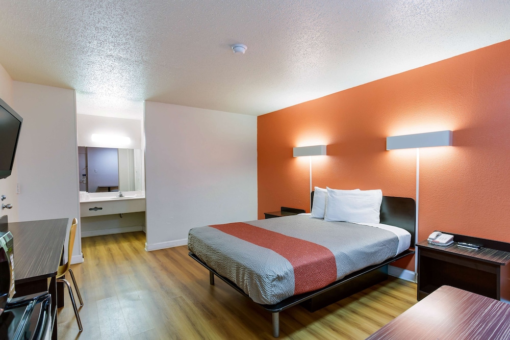 Motel6 Gainesville, FL 35/60