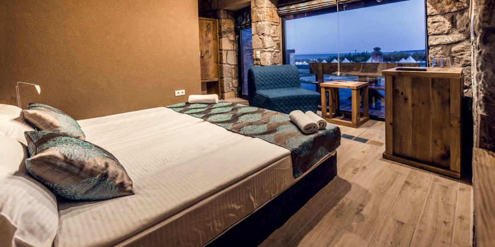 Keros Blue Luxury Rooms & Villas 5/49
