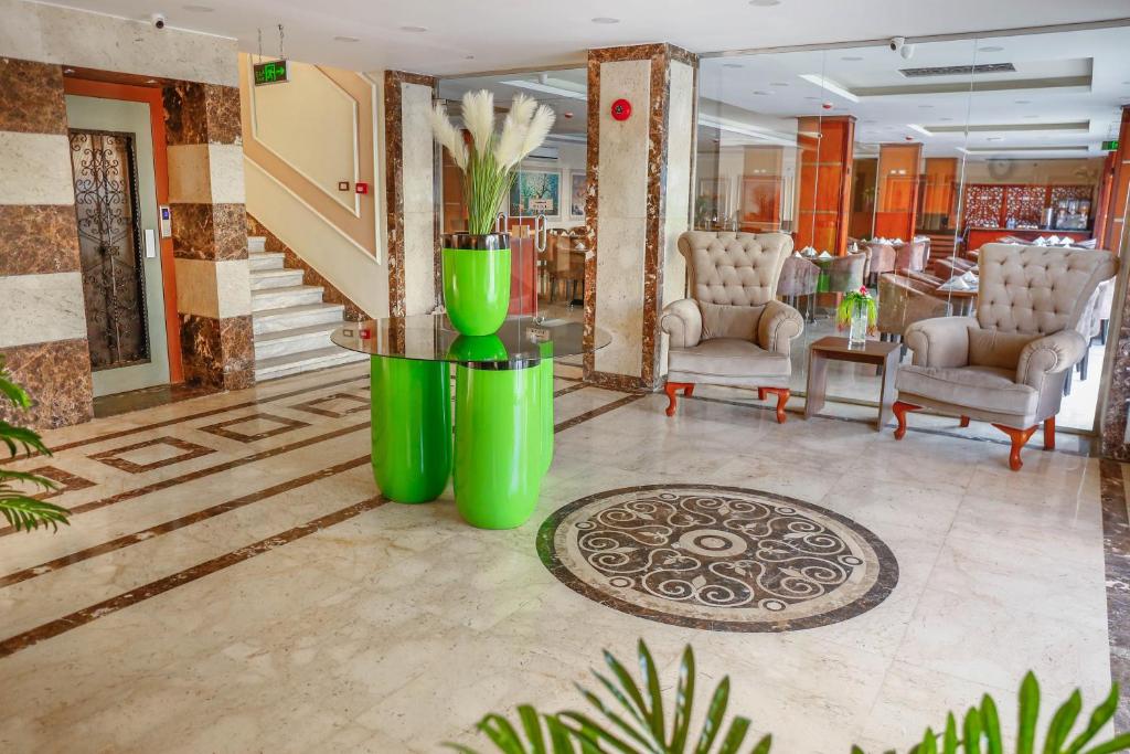 The Palm Hotel 25/43