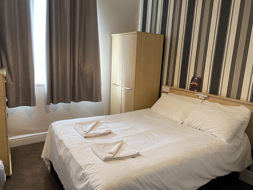 The Arncliffe Hotel 18/50
