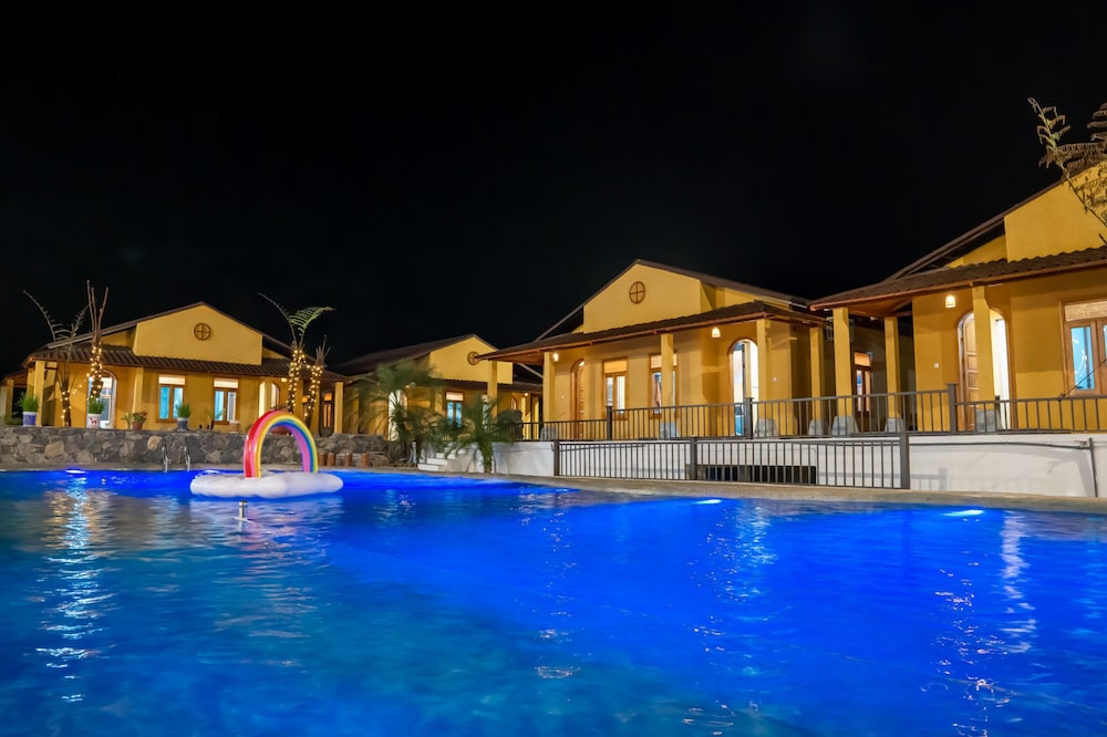 Sky Bay Lodge 3/32