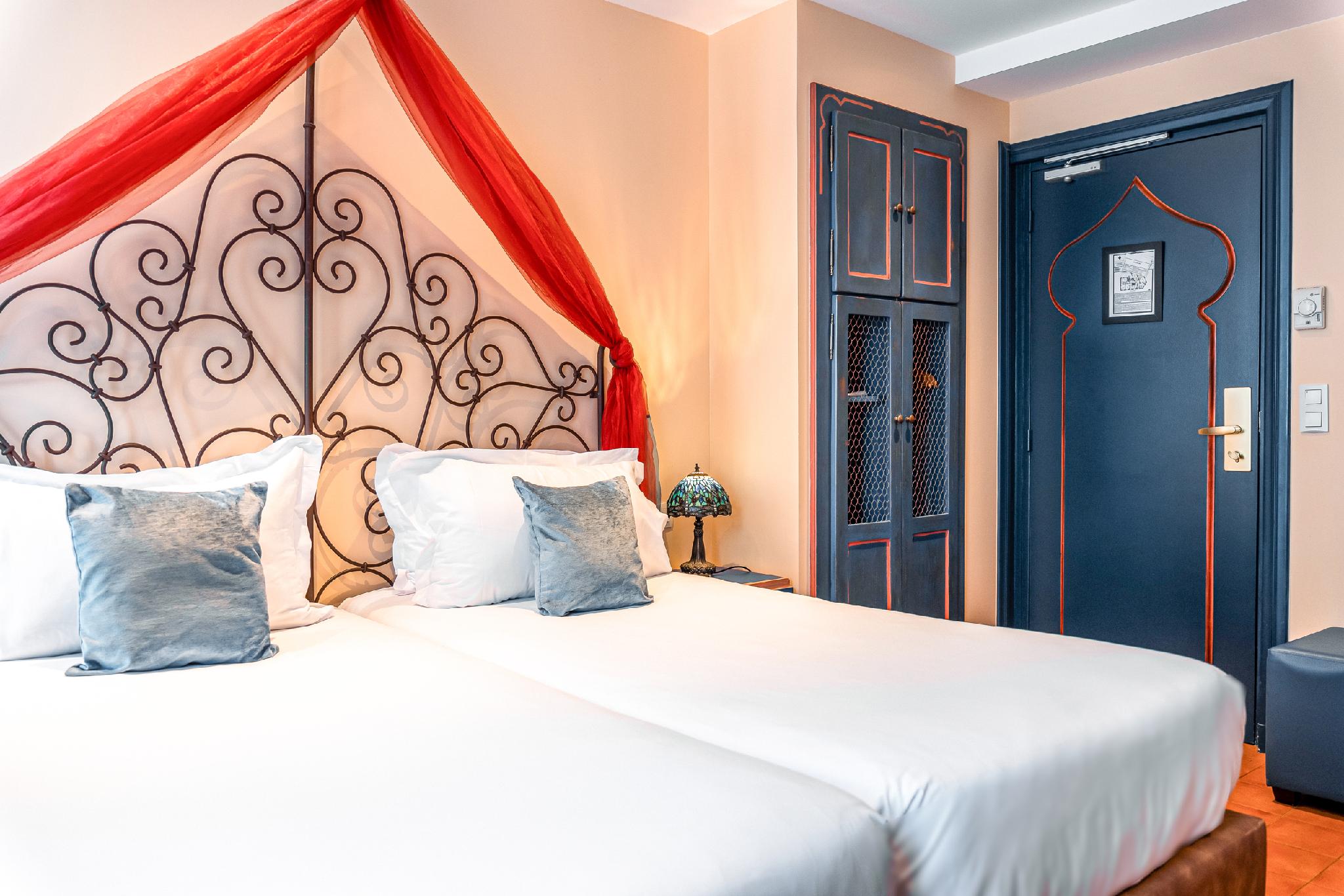 SUPERIOR, TWIN BEDS