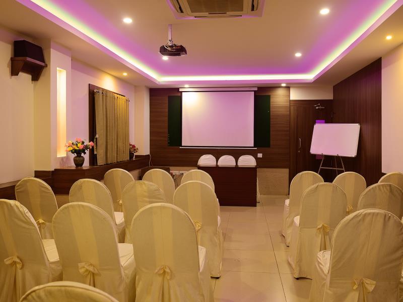 OYO Rooms Cross Cut Road Gokhale Street 32/34