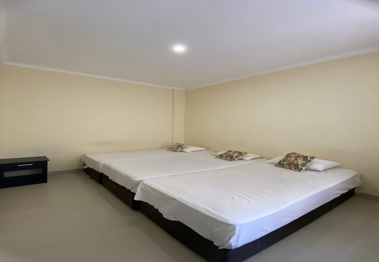 Ayu Beach Inn 7/11