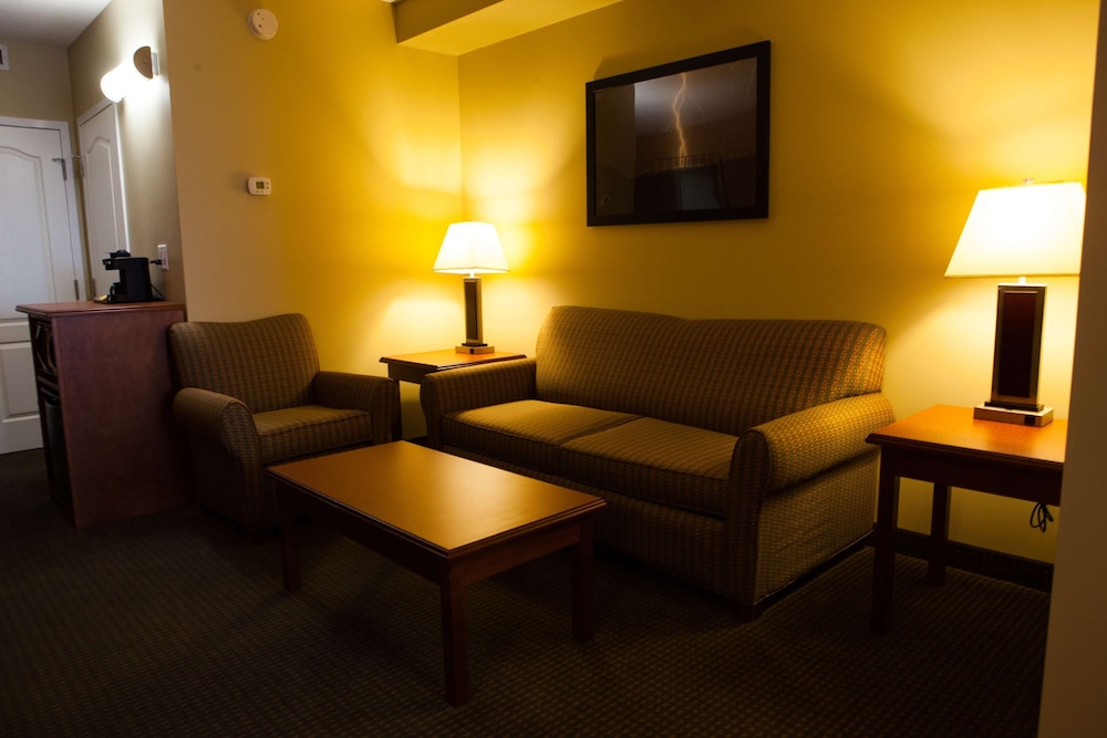 Best Western Plus Service Inn and Suites 38/56