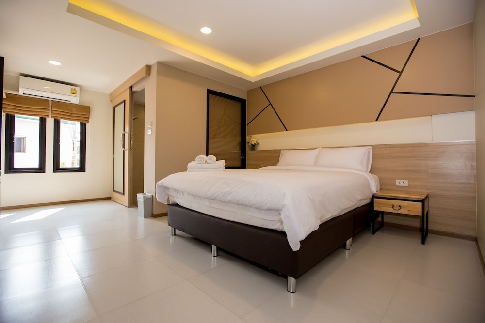 ROOM, DOUBLE BED