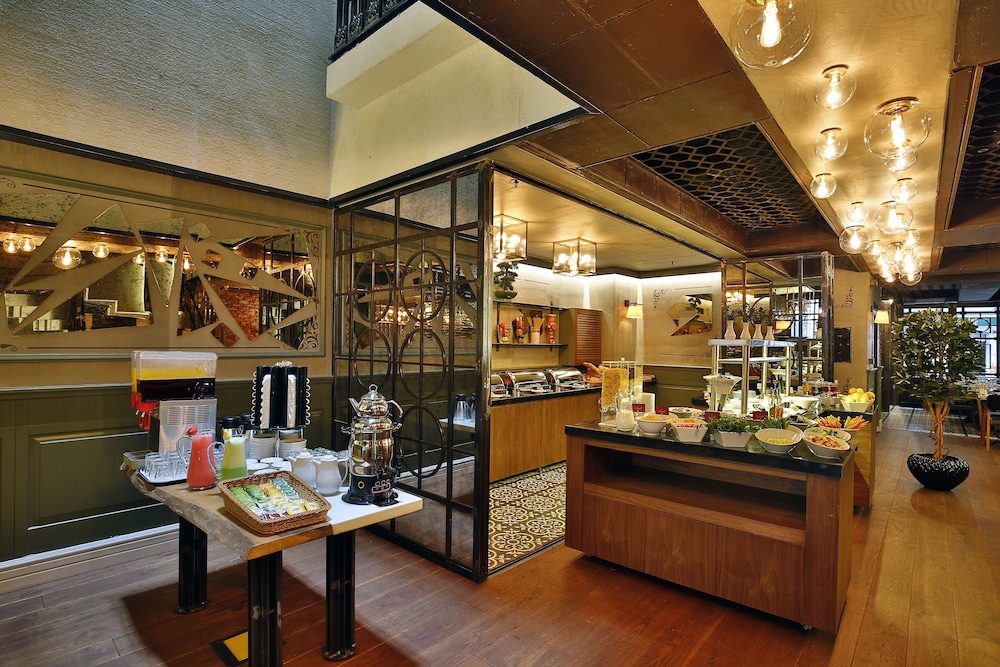 Sanat Hotel Pera 35/55