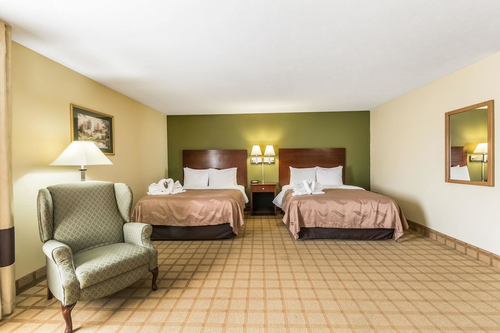 Quality Inn I-74 Batesville 22/41