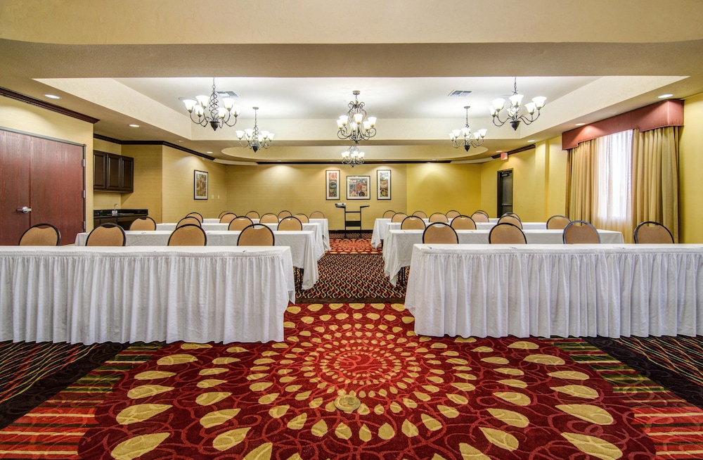 Holiday Inn Express Hotel Suites Terrell 13/64