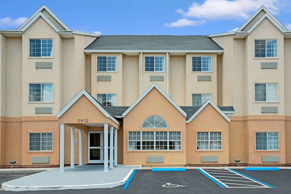 Microtel Inn & Suites By Wyndham Bushnell 2/24