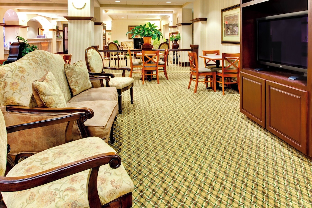 Holiday Inn Express Suites Greenwood 50/66