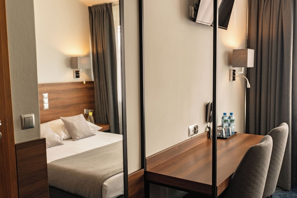 Hotel Oliwski 13/34
