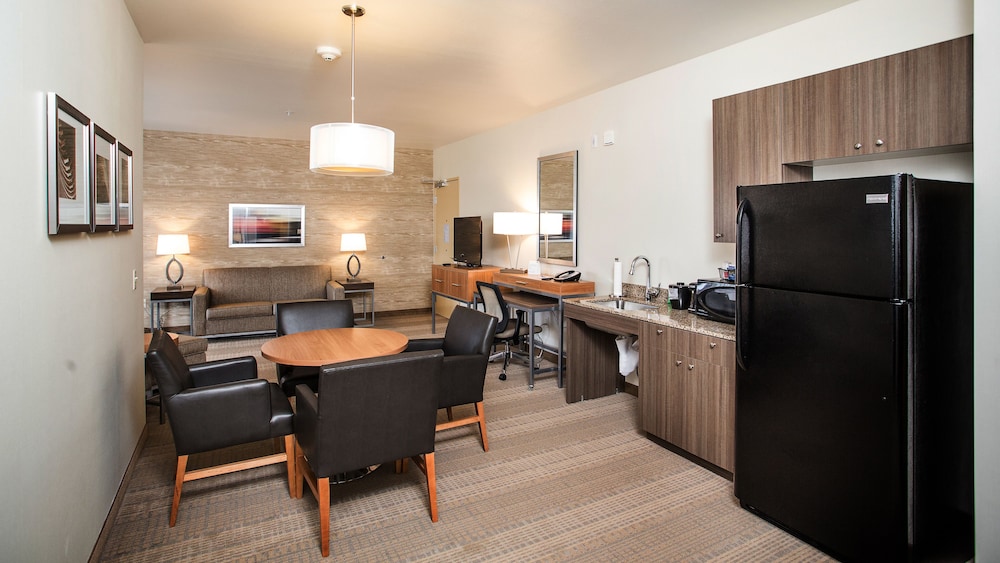 Holiday Inn Express Suites Pocatello 76/97