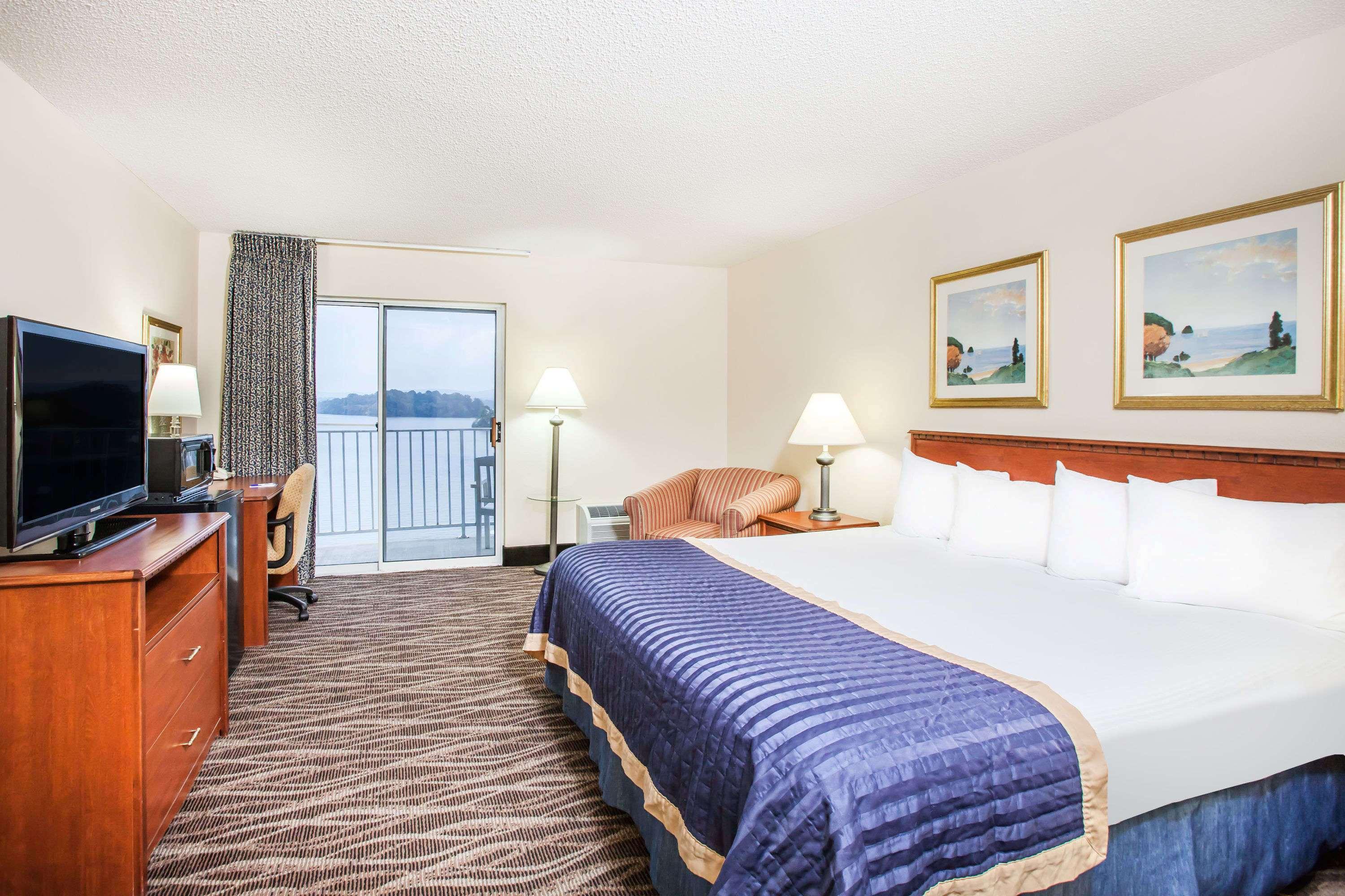 Deluxe, King Bed, Water View