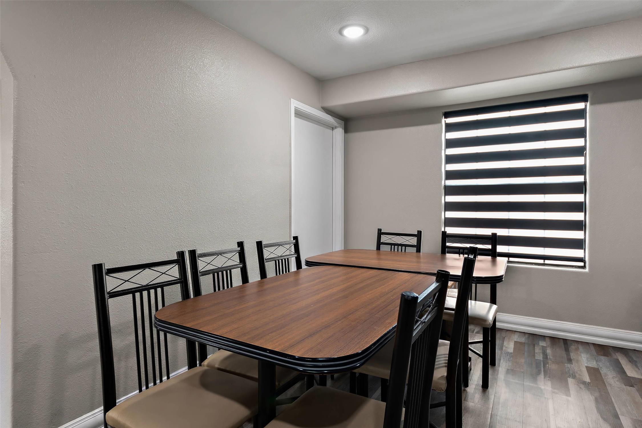 Econo Lodge Inn Suites Laredo 9/16