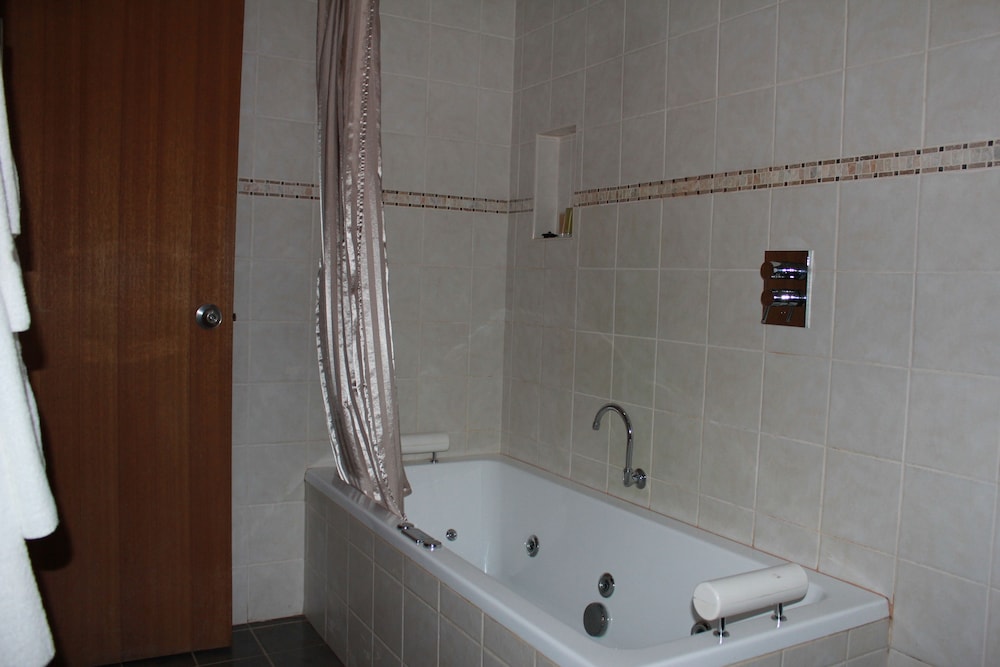 MARIMA COTTAGES 10/58