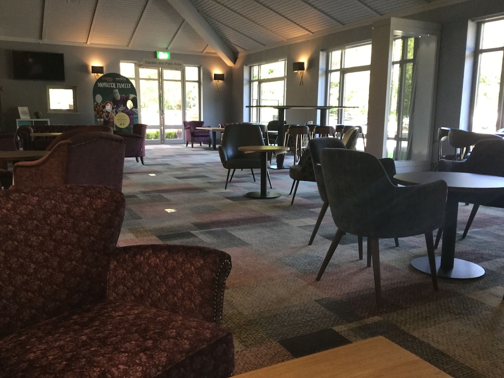 NOVOTEL MANCHESTER WEST 25/48