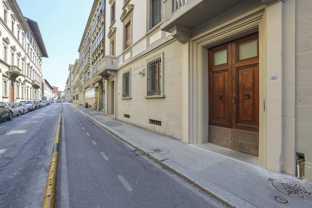 Florence Apartment Great Location - Hosted by Sweetstay 12/14