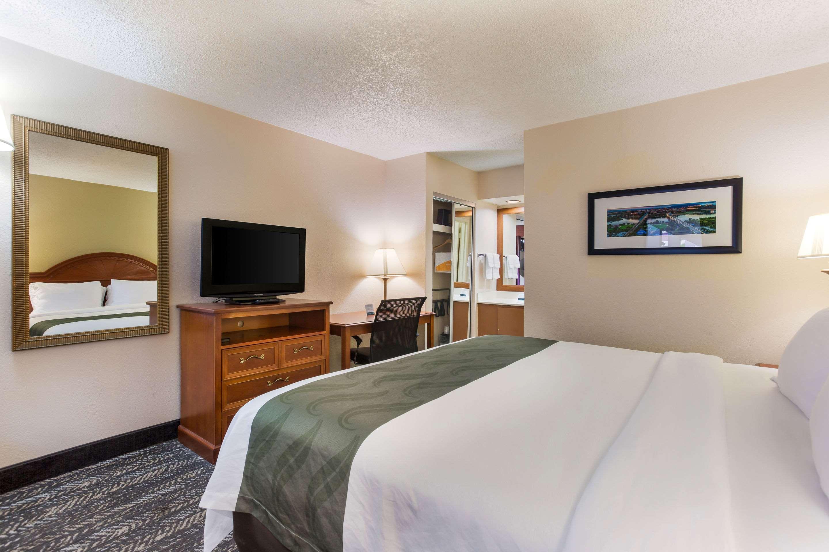 Quality Inn - Hamilton Place 11/20