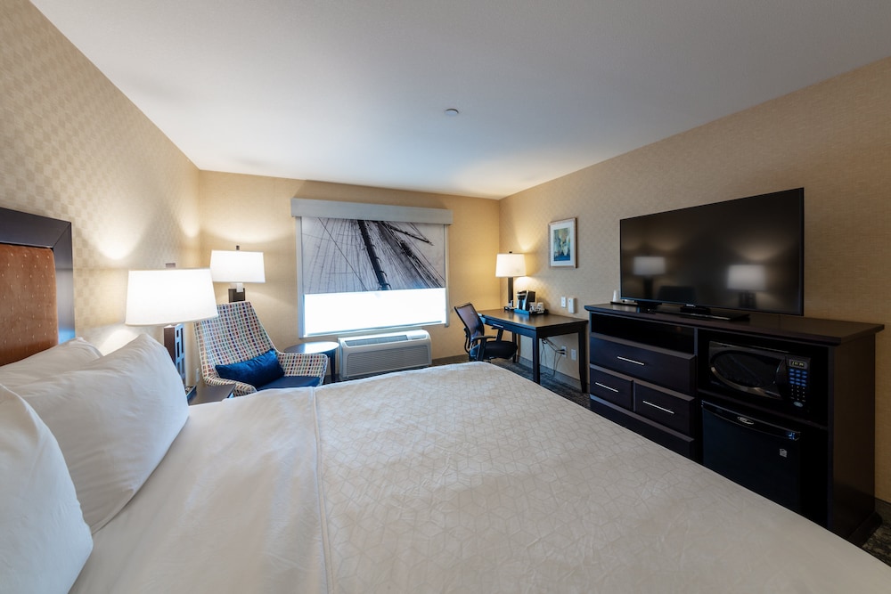 Holiday Inn Express Suites Riverport 27/76