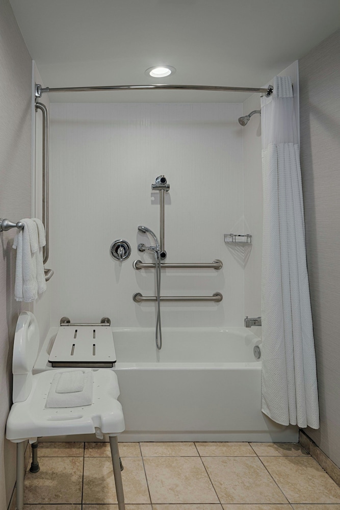 1 Bedroom, Suite, King Bed, Sofa, Courtyard By Marriott Springfield Downtown 5/6