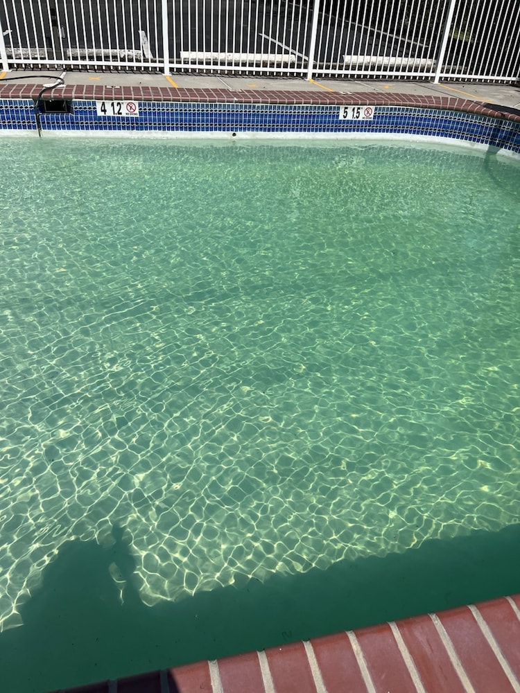 HIBISCUS Inn & Suites 28/43