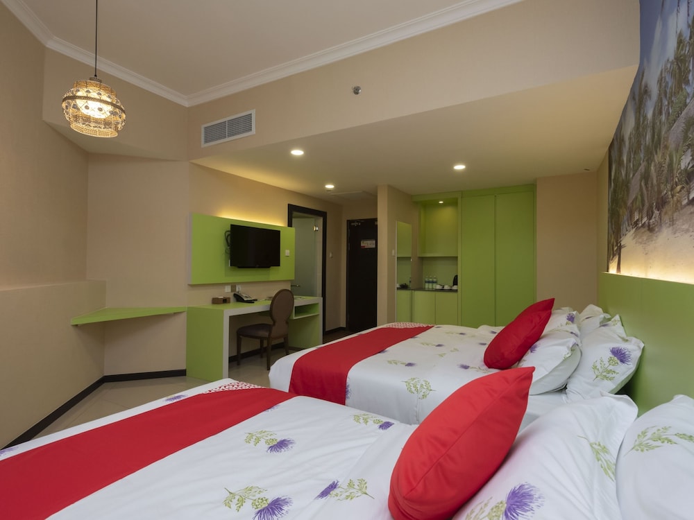 Hotel Holmes Gp 18/23