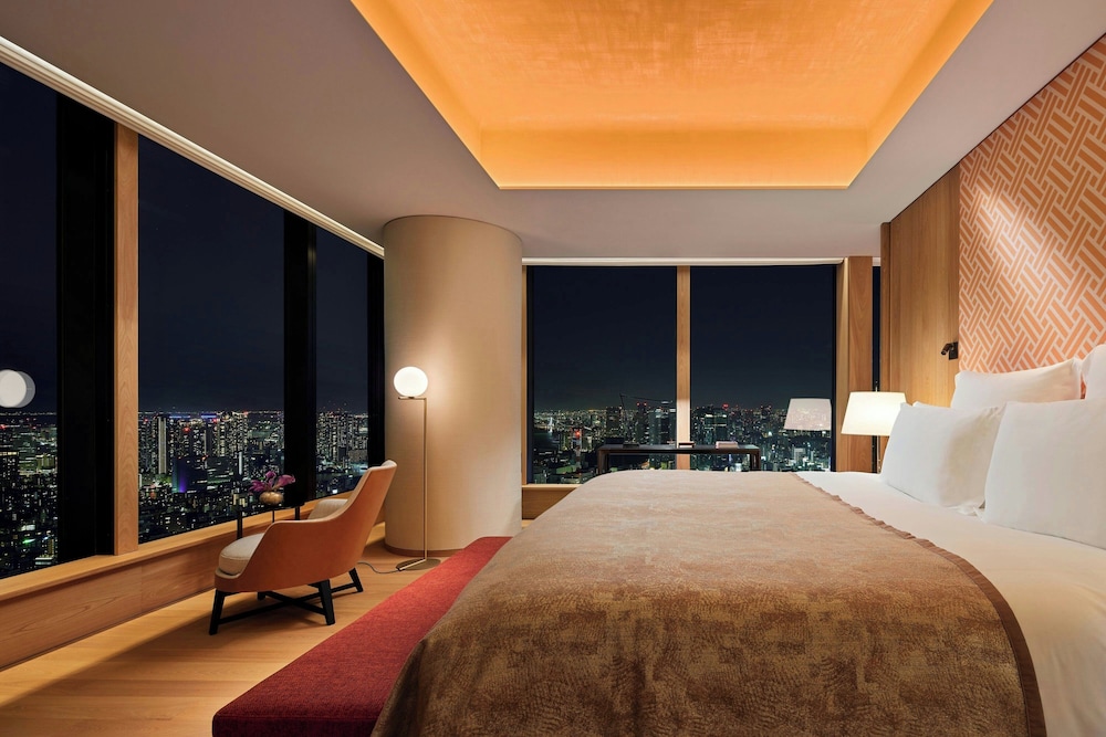 1 Bedroom, Deluxe, Suite, King Bed, with View