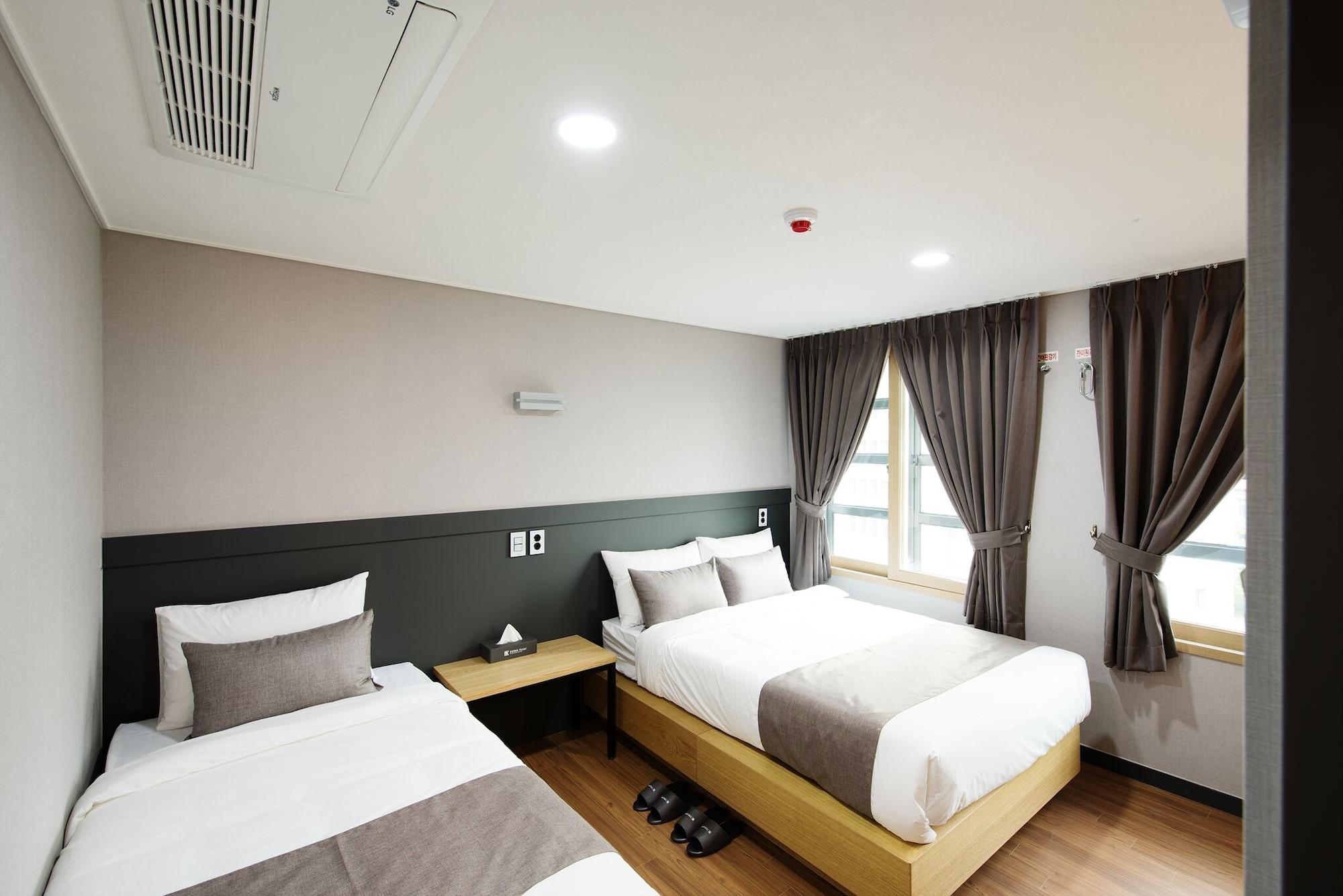 Deluxe, Triple, Multiple Beds