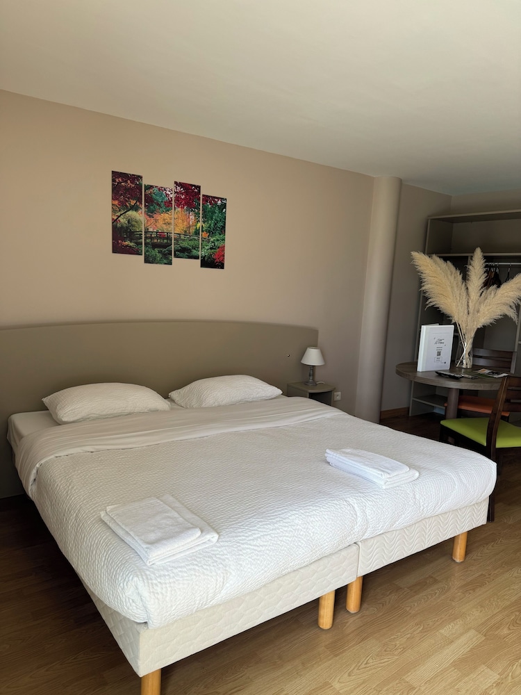 HOTEL LA METAIRIE 30/72