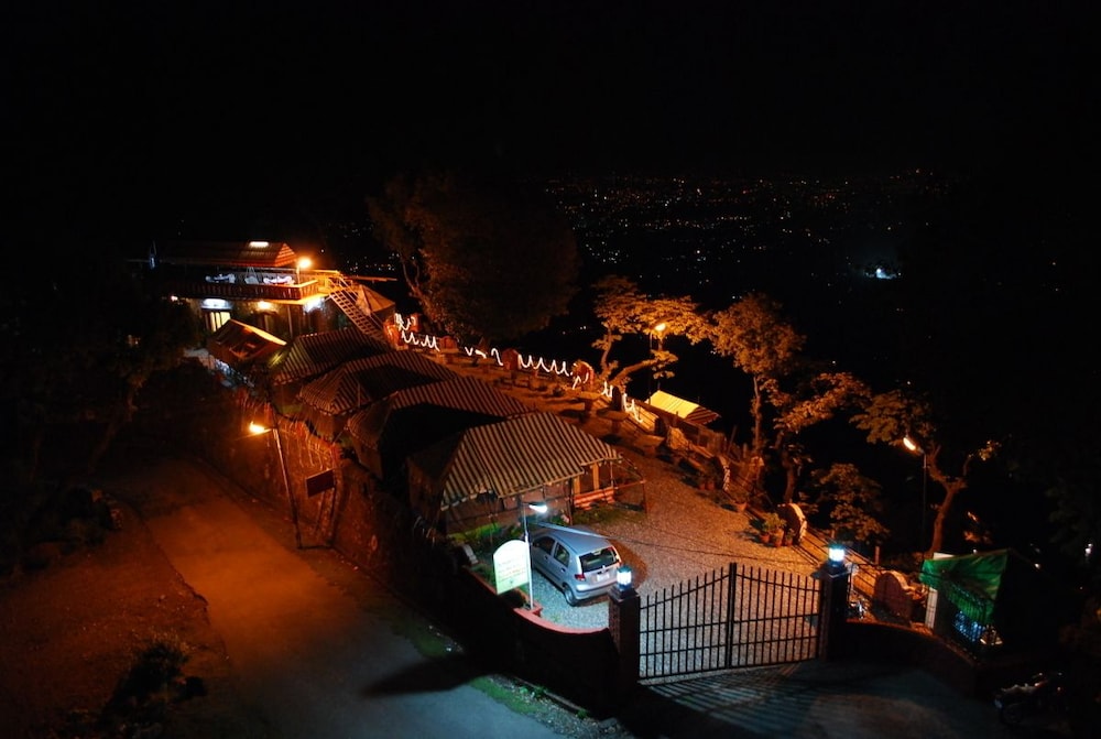 JHARIPANI CASTLE RESORT 29/31