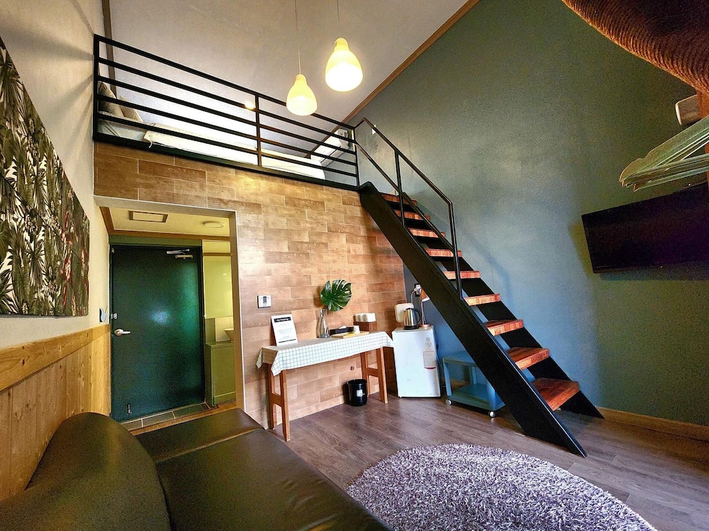 Hotel Hue Loft 20/50