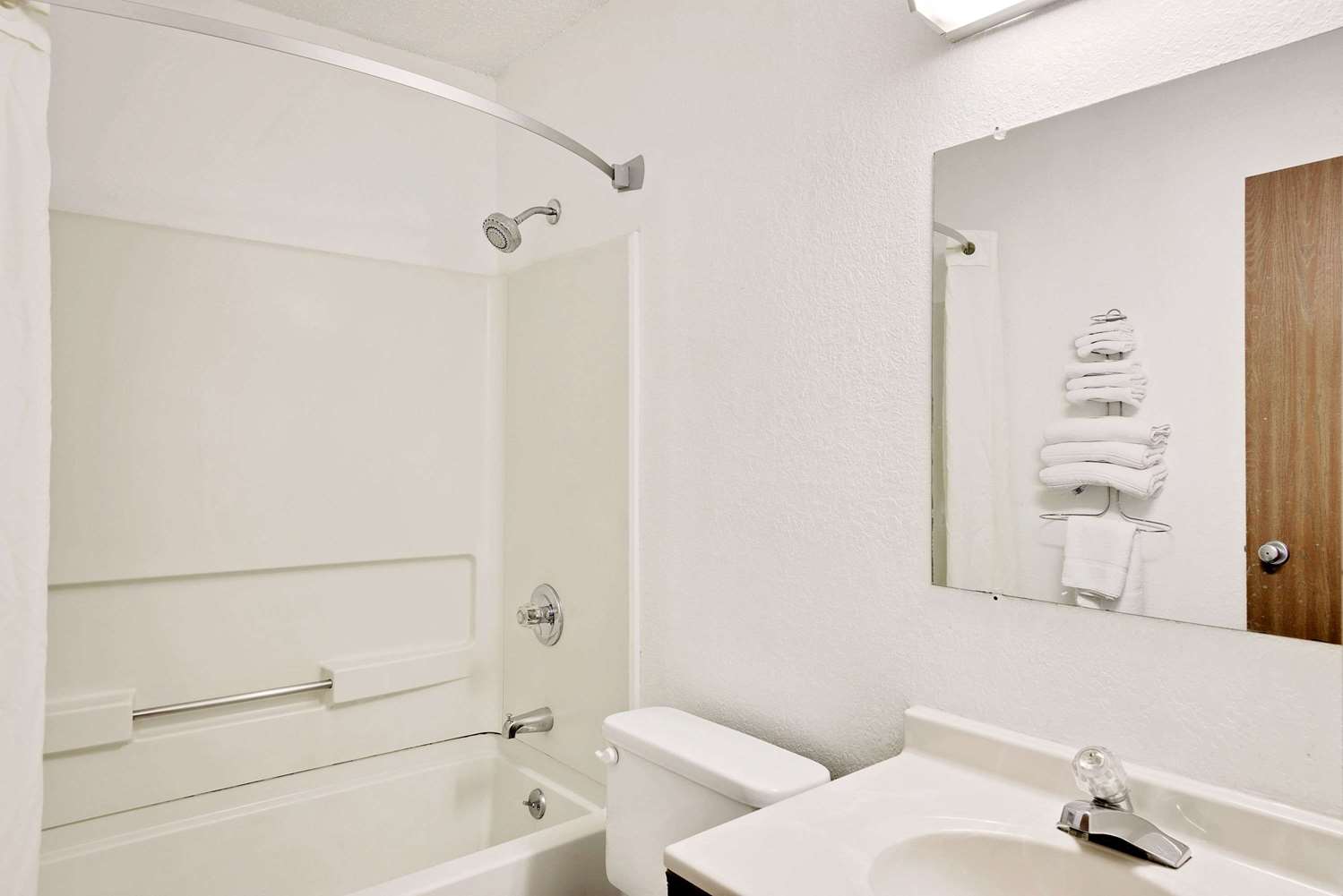 Super 8 by Wyndham Newburgh/West Point Near Stewart Airport 24/25