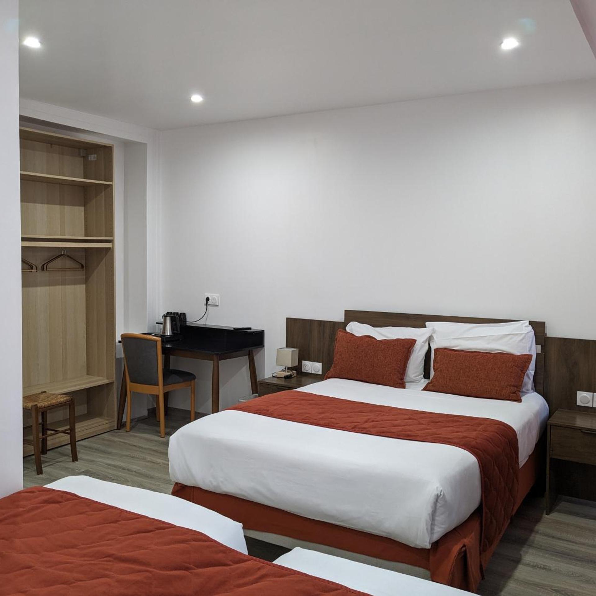 Room, Triple, Morand Hotel 2/10