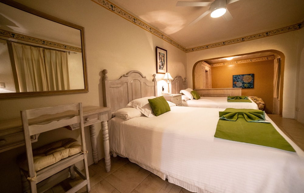 Villa Mirasol Hotel 13/74