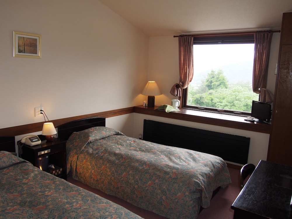 ROOM, TWIN BEDS
