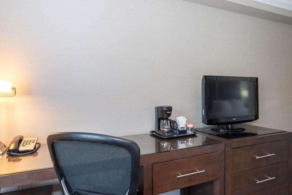 Sandman Hotel & Suites Calgary South 55/65