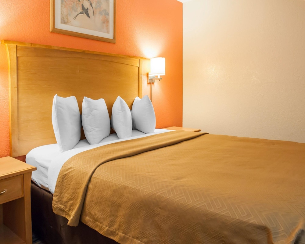 Econo Lodge Kansas City Downtown North 14/28