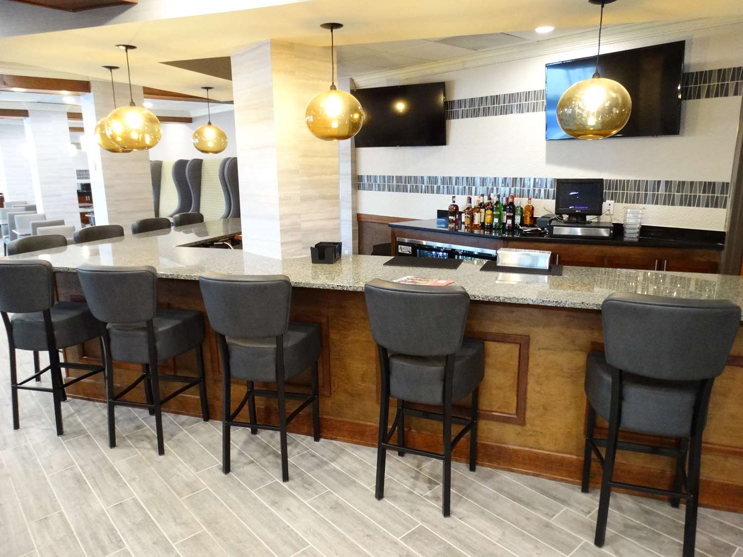 Best Western Premier Airport/Expo Center Hotel 13/23