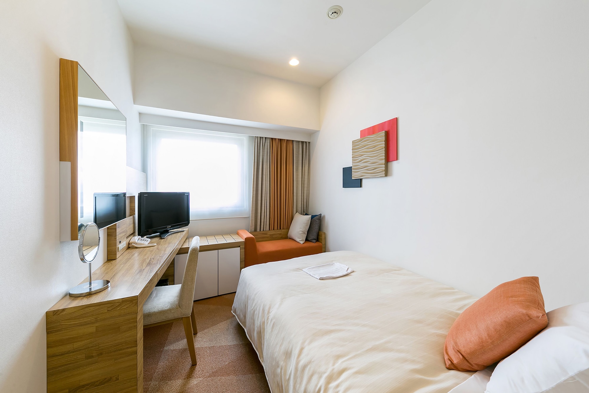SEMI ROOM, SEMI DOUBLE BED