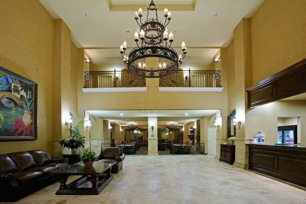 Comfort Suites Alamo Riverwalk 4/35