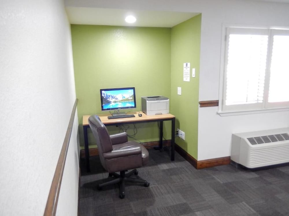 Studio6 Plano, TX 59/74