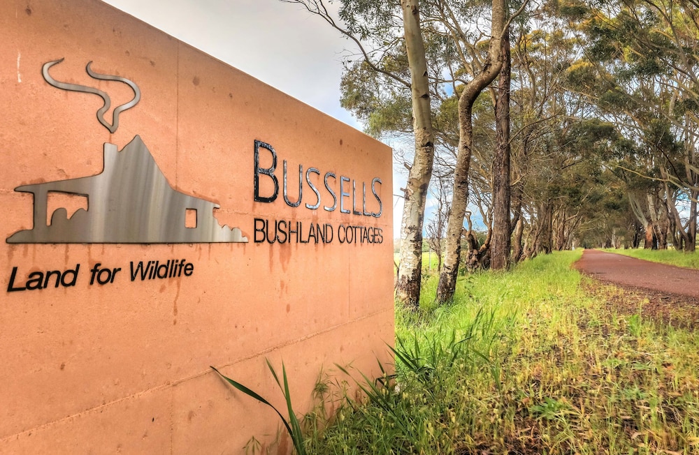 BUSSELLS BUSHLAND COTTAGES 43/47
