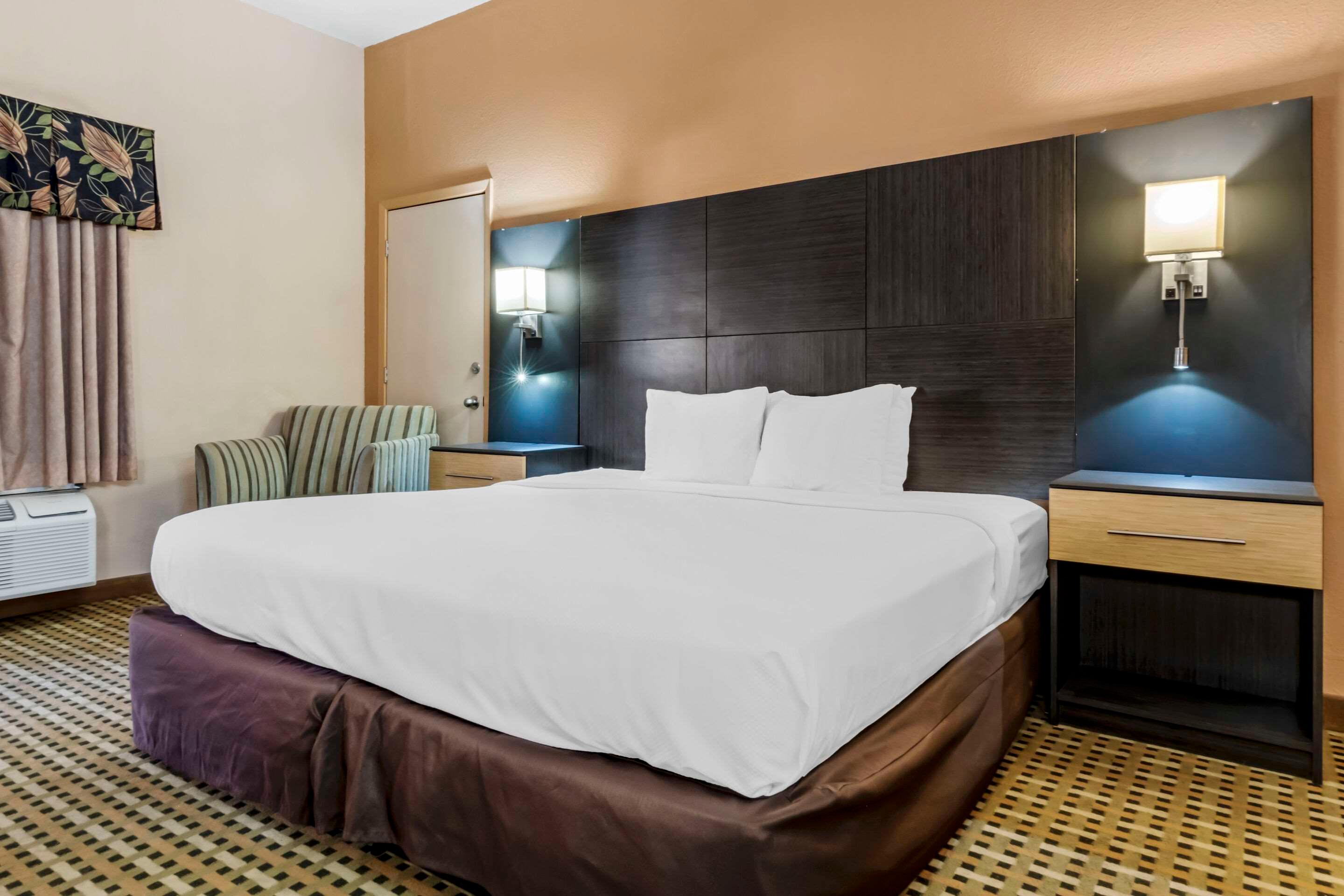 ROOM, KING BED, ACCESSIBLE