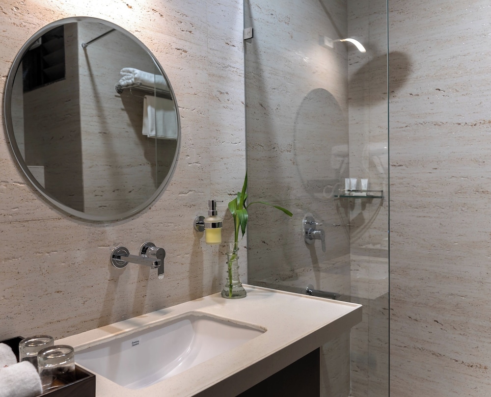 The Belita Hotel & Spa 42/47