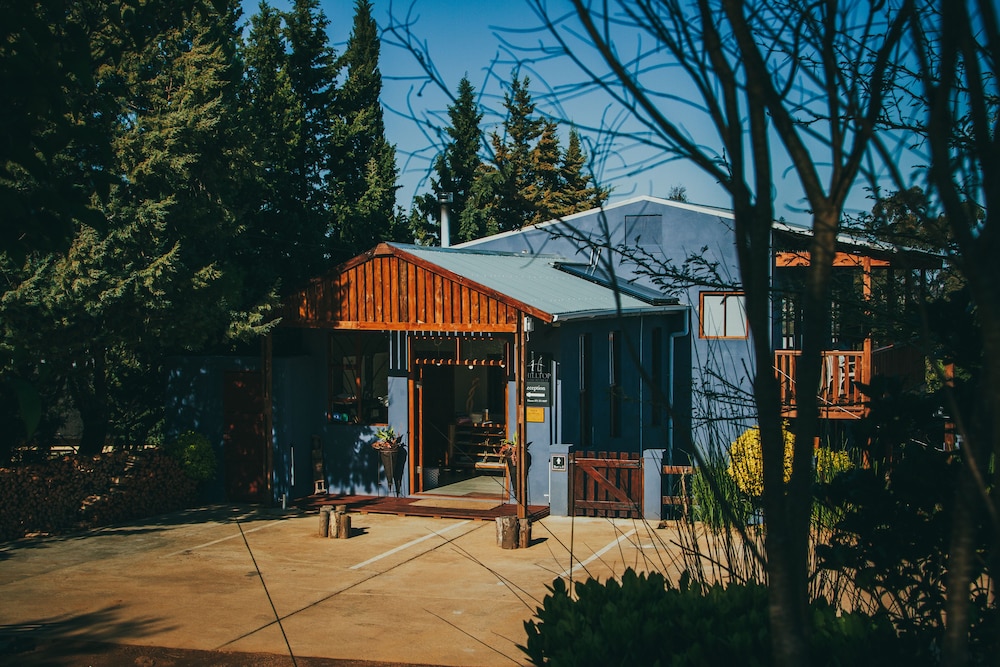 A Hilltop Country Retreat 5/50