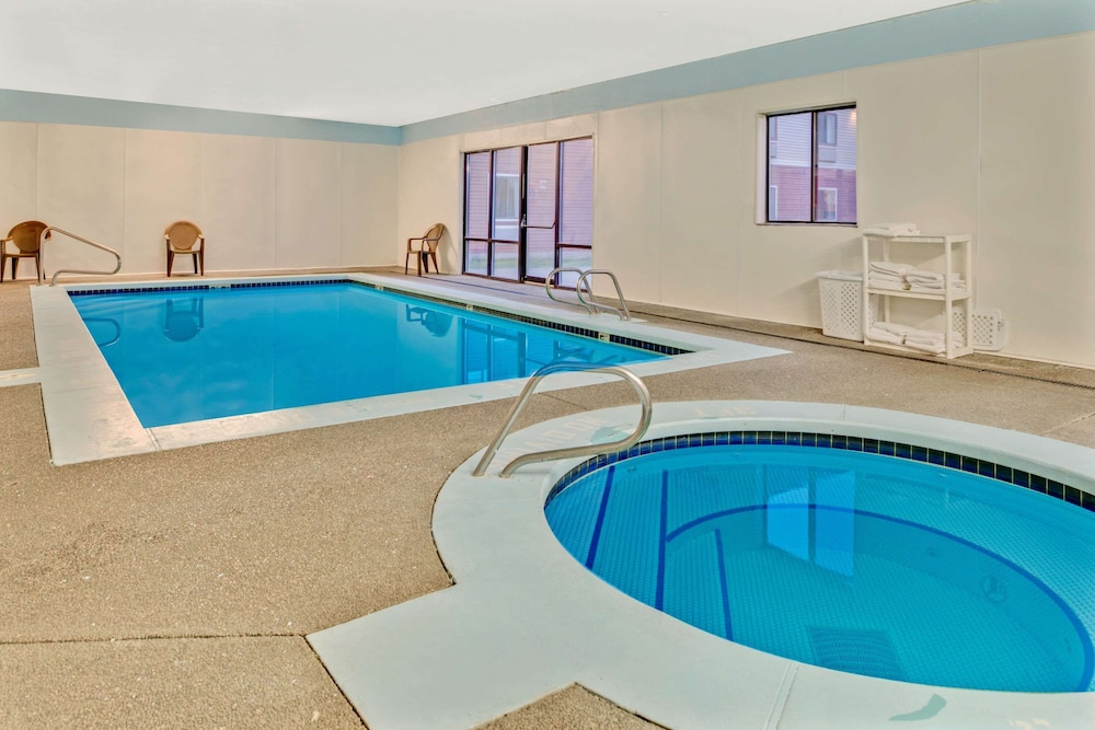 Super 8 By Wyndham Spokane/West 16/23